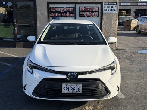Used 2024 Toyota Corolla LE FWD image 2