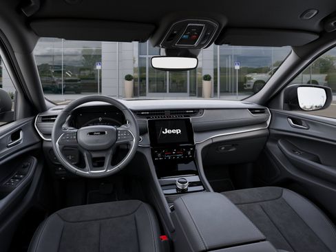 New 2025 Jeep Grand Cherokee Altitude image 44