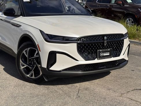 Used 2025 Lincoln Nautilus Premier w/ Jet Appearance Package image 3