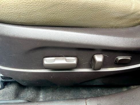 Used 2010 Hyundai Tucson Limited w/ Premium Pkg 4 image 17