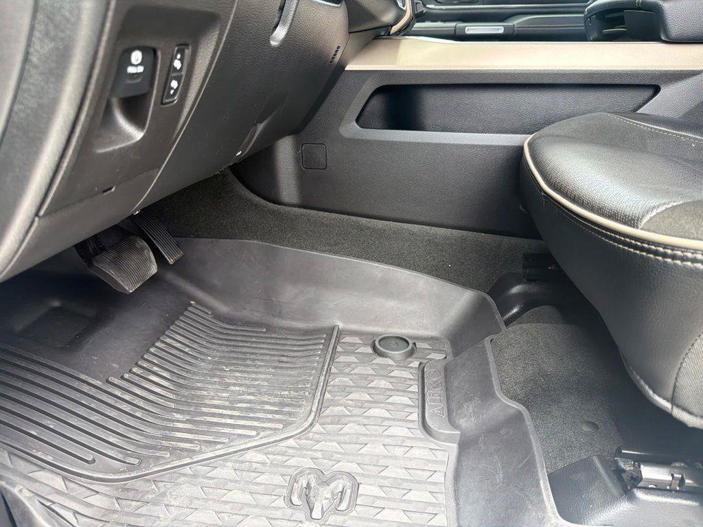 Used 2021 RAM 1500 Laramie AWD/4WD image 33