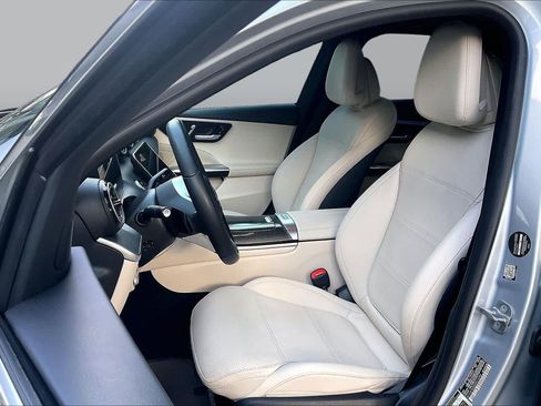 Used 2024 Mercedes-Benz C 300 Sedan image 8