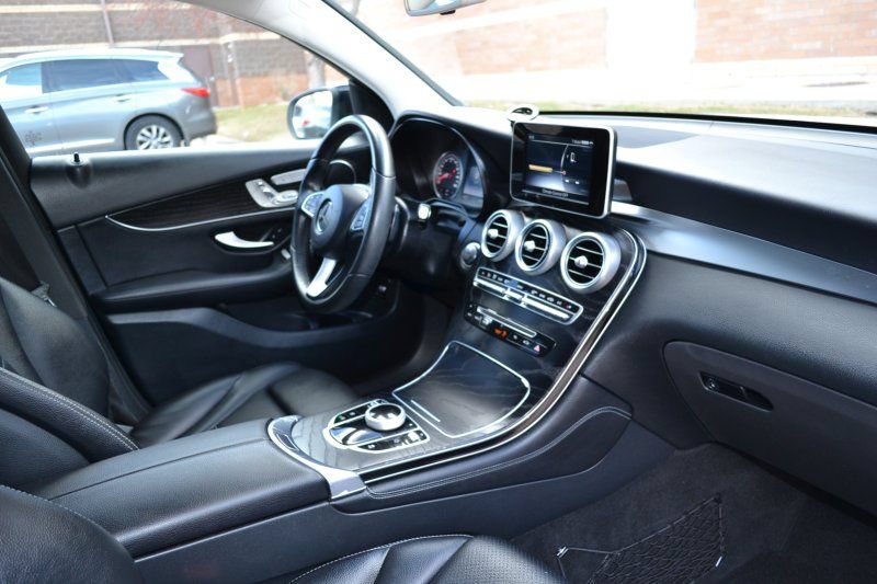 Used 2017 Mercedes-Benz GLC 300 4MATIC Coupe image 22