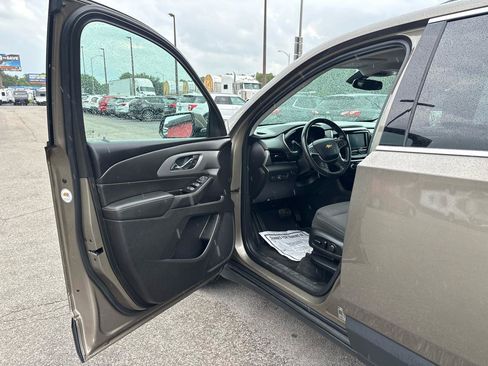 Used 2020 Chevrolet Traverse LT FWD image 17