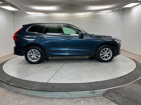 Used 2021 Volvo XC60 T6 Momentum image 6