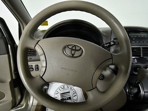 Used 2008 Toyota Sienna FWD image 2