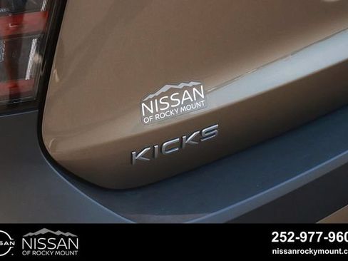 Certified 2025 Nissan Kicks SV FWD image 7