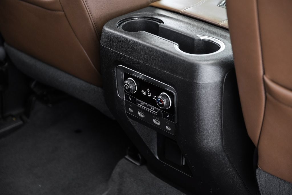 Used 2021 Chevrolet Suburban High Country RWD image 40