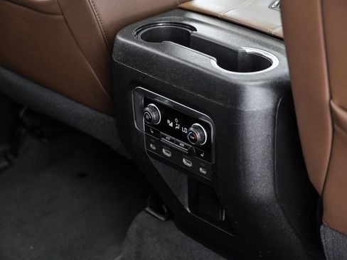 Used 2021 Chevrolet Suburban High Country RWD image 40
