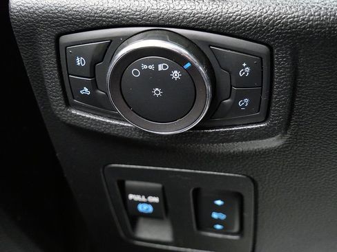 Used 2018 Ford F150 Lariat w/ Trailer Tow Package AWD/4WD image 27
