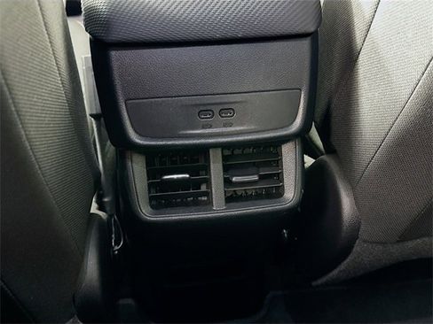 Used 2025 Chevrolet Equinox LT image 25