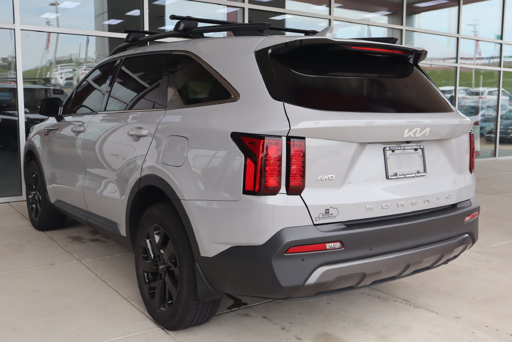 Used 2022 Kia Sorento S w/ Panoramic Sunroof Package AWD/4WD image 6