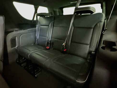 Used 2024 Chevrolet Suburban Premier image 30