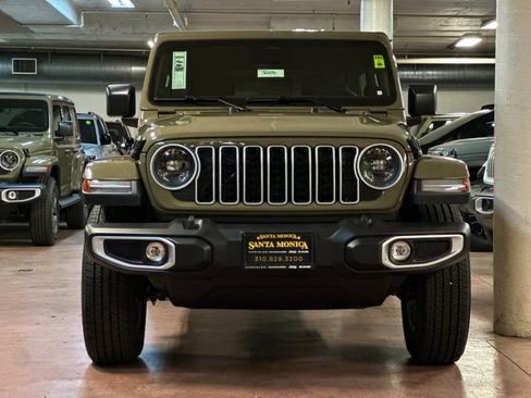 New 2026 Jeep Wrangler Unlimited Sahara AWD/4WD image 8