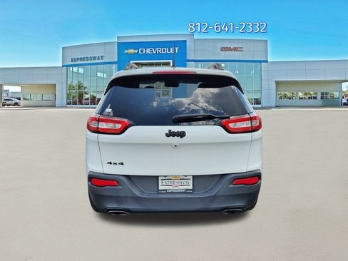 Used 2018 Jeep Cherokee Latitude w/ Altitude Package image 6