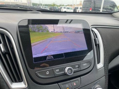 Used 2025 Chevrolet Malibu LT FWD image 21