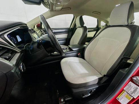 Used 2020 Ford Fusion SE w/ Equipment Group 151A image 13