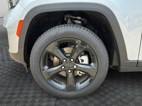 New 2025 Jeep Grand Cherokee Limited w/ Black Appearance Package RWD image 24
