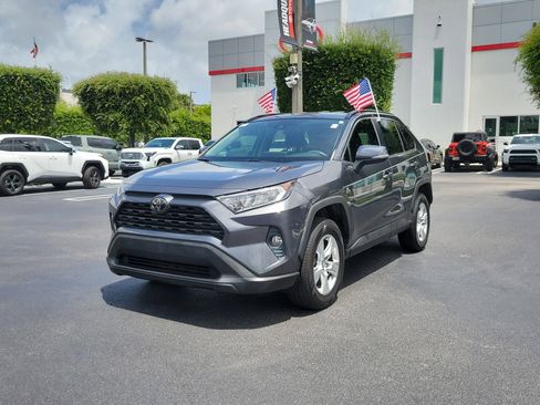 Used 2020 Toyota RAV4 XLE FWD image 6