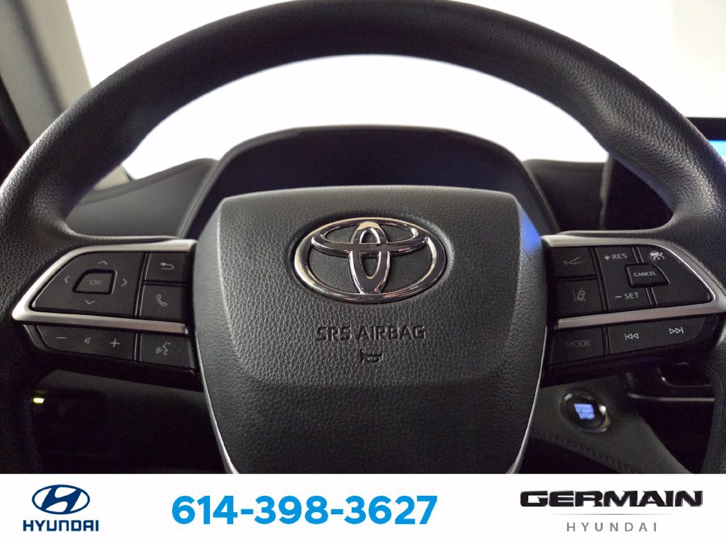 Used 2023 Toyota Highlander L FWD image 22