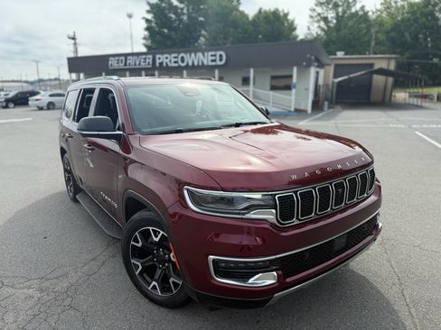 Used 2025 Jeep Wagoneer Series III AWD/4WD image 12