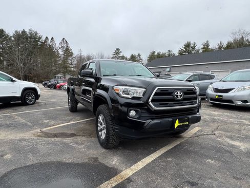 Used 2017 Toyota Tacoma SR5 image 8