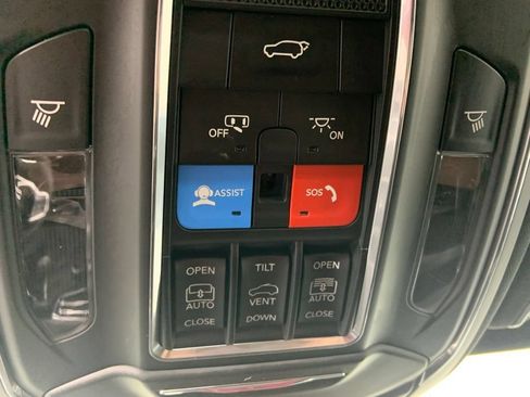 Used 2023 Jeep Wagoneer L Series III w/ Premium Group I AWD/4WD image 37