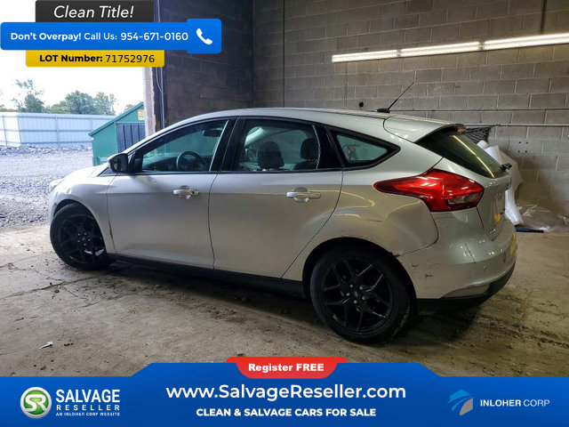 Used 2016 Ford Focus SE w/ Equipment Group 201A FWD image 3