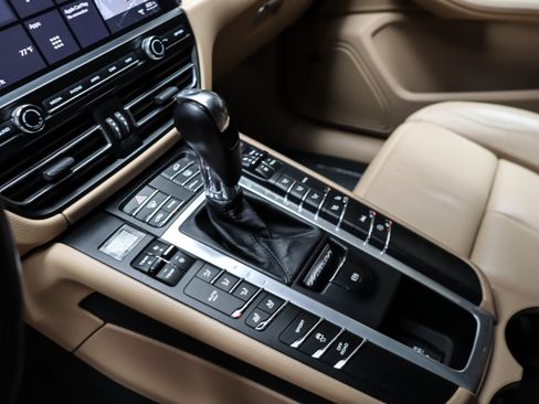 Certified 2020 Porsche Macan AWD/4WD image 23