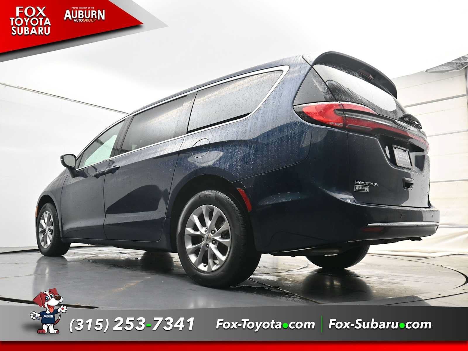 Used 2023 Chrysler Pacifica Touring-L AWD/4WD image 18