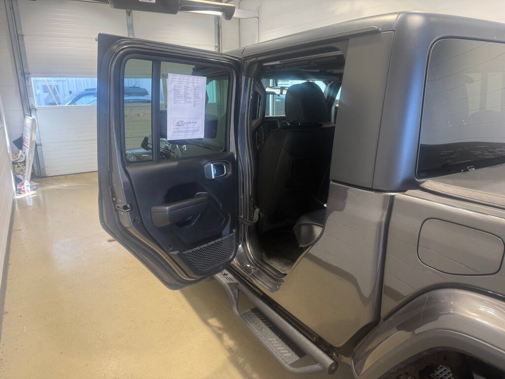 Used 2021 Jeep Gladiator Sport AWD/4WD image 15