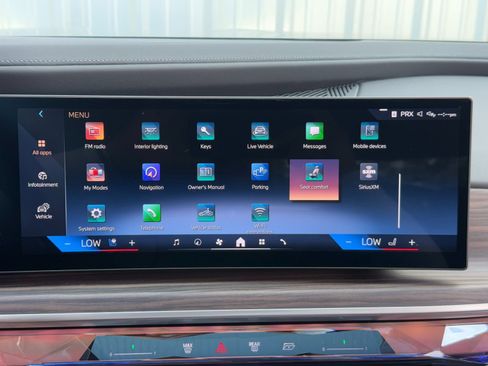 Used 2023 BMW 760i xDrive image 34