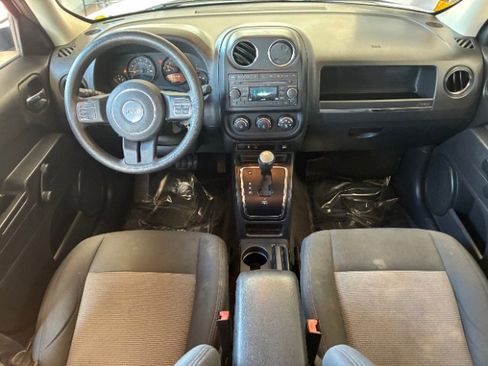 Used 2014 Jeep Patriot Sport image 12