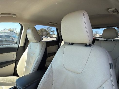 Used 2020 Ford Edge Titanium image 21