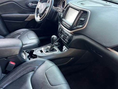 Used 2018 Jeep Cherokee Limited image 17