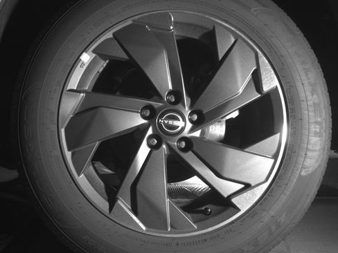 Used 2025 Nissan Rogue SV image 14