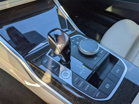 Used 2023 BMW 430i xDrive Convertible w/ Premium Package image 9