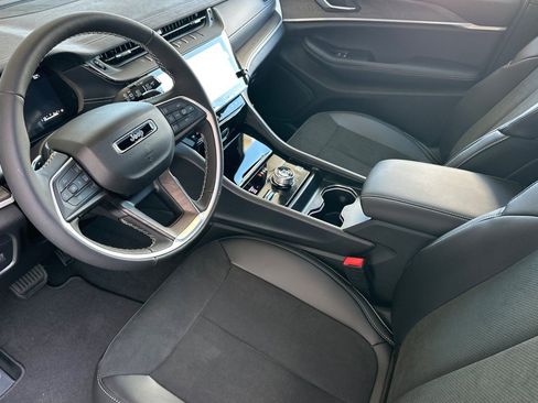 New 2026 Jeep Grand Cherokee Altitude image 11