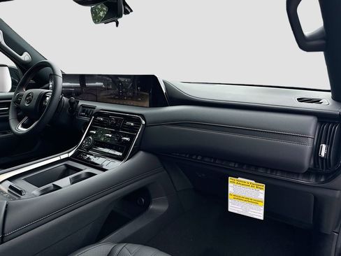 New 2025 Nissan Armada PRO-4X image 33