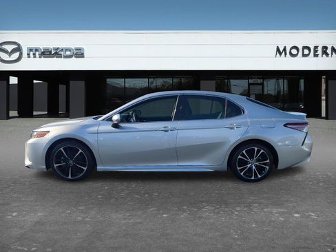 Used 2018 Toyota Camry XSE FWD image 1