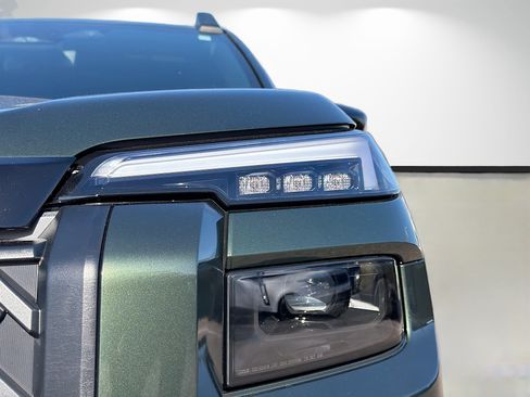 New 2026 Subaru Outback Touring image 9