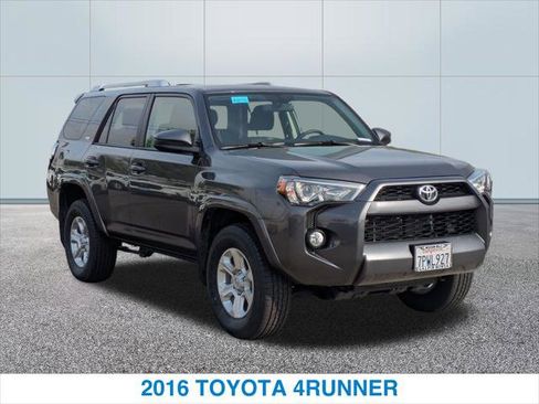 Used 2016 Toyota 4Runner SR5 AWD/4WD image 4