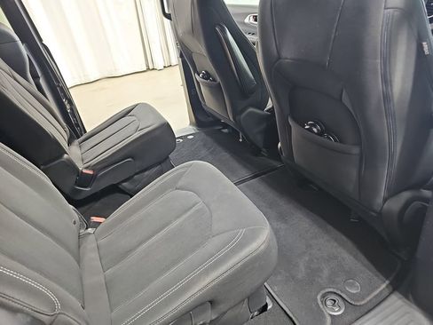 Used 2018 Chrysler Pacifica Touring Plus w/ S Appearance Package image 14