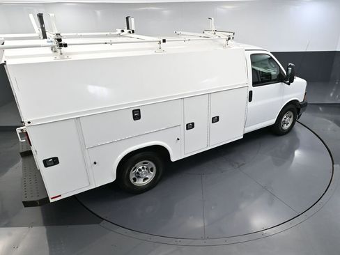 Used 2017 Chevrolet Express 3500 image 57