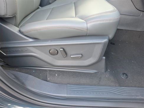 New 2025 Ford Expedition Active image 40