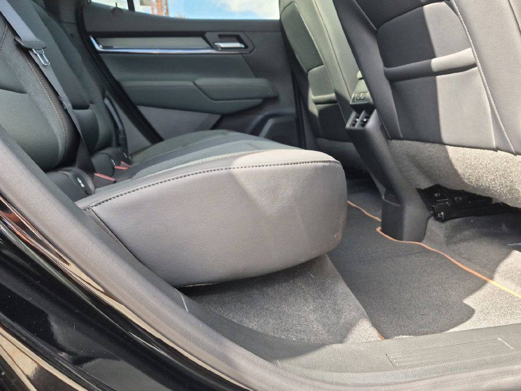 New 2027 GMC Terrain AT4 w/ Convenience Package III AWD/4WD image 24