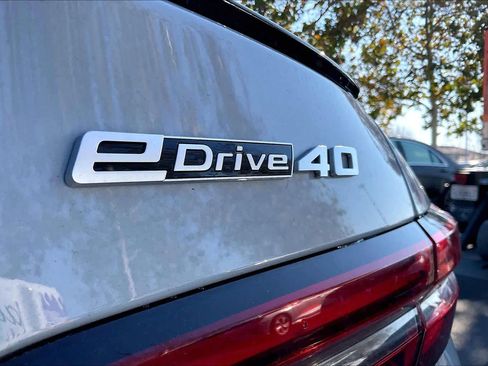 Used 2025 BMW i5 eDrive40i w/ M Sport Package image 11