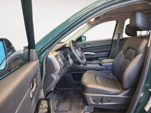 Used 2024 Nissan Pathfinder Platinum FWD image 24