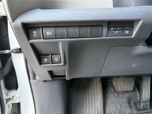 Used 2023 Toyota Sienna XLE image 22