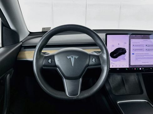 Used 2022 Tesla Model Y Long Range AWD/4WD image 16